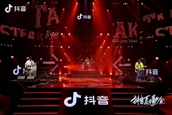 现在加入快手抖音短视频晚吗，如何找到流量？